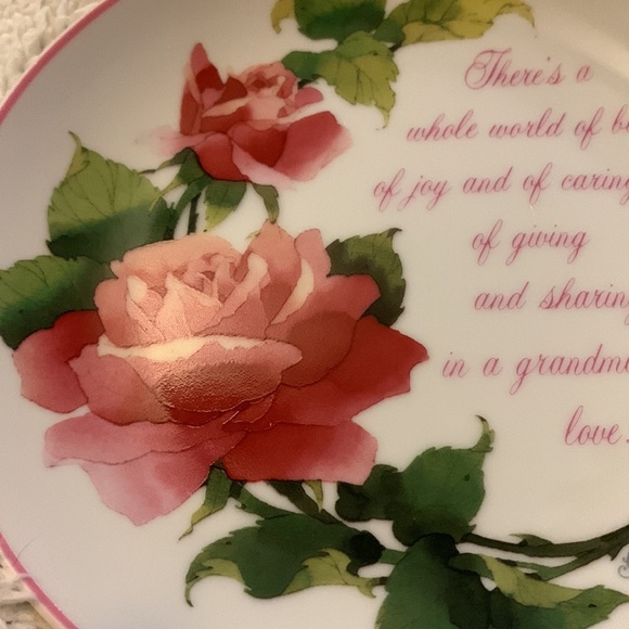 A Grandmothers Love signed LASTING MEMORIES fine Porcelain signed see pics - Picture 4 of 4